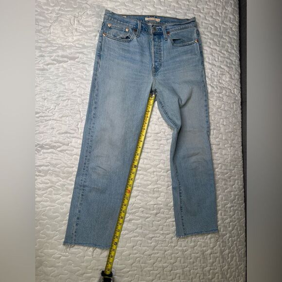 Levi’s Premium Wedgie Straight Jeans High-Rise Light Wash Cropped Raw Hem Sz 29 - Picture 11 of 11